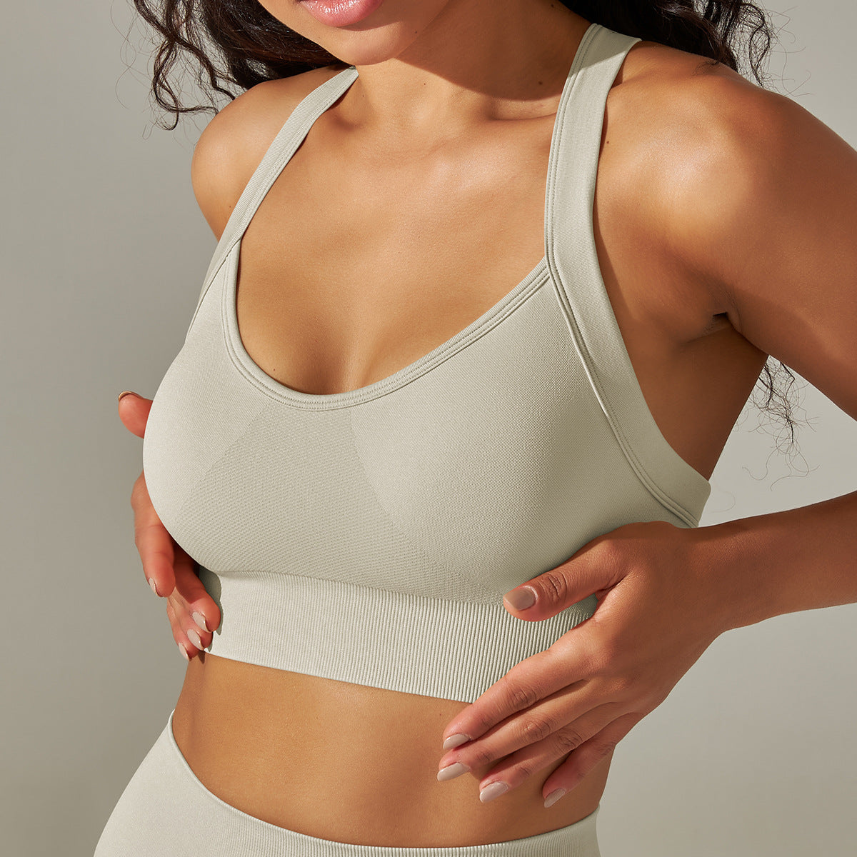 Seamless Knitted Solid Color Sports Bra